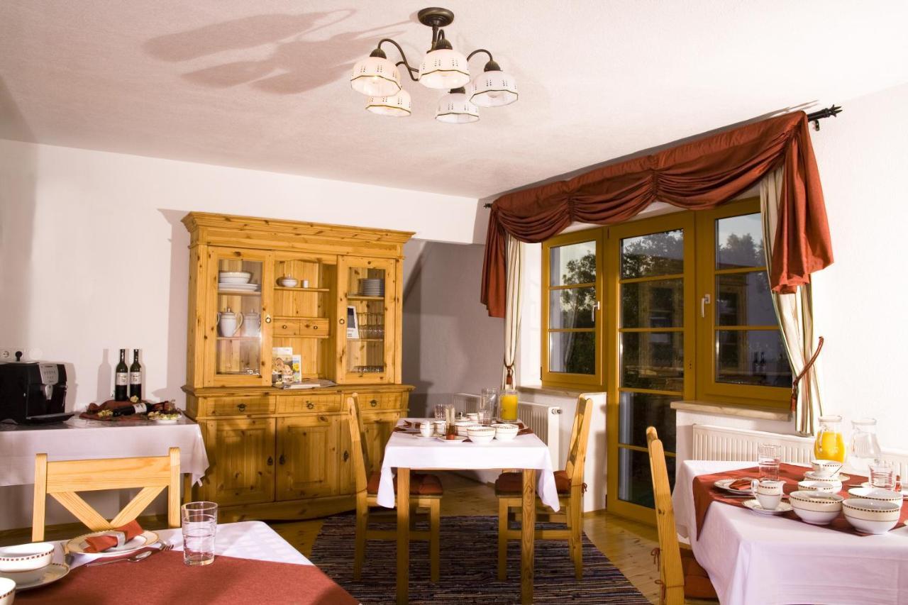 Fruehstueckspension Kleinschuster Burgau Rum bild