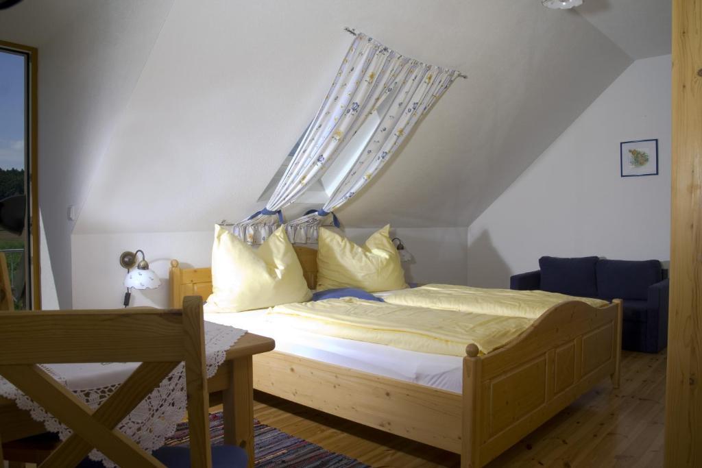 Fruehstueckspension Kleinschuster Burgau Rum bild